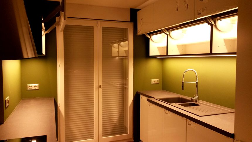 Cuisine — éclairage et prises